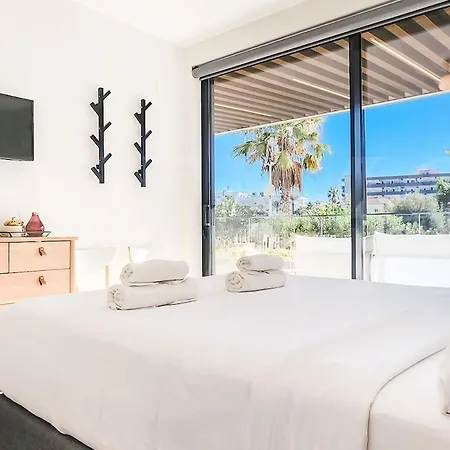 Beachside With Terrace And Pool Rems