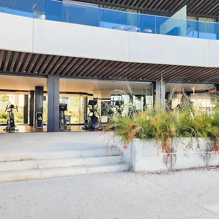 Beachside With Terrace And Pool Rems Appartement *